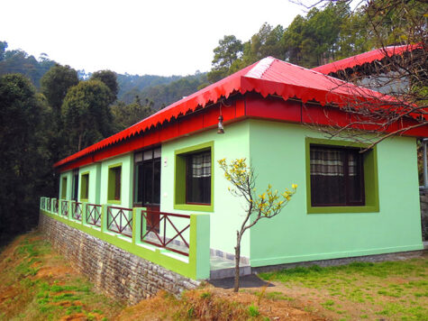best-luxury-hotels-in-kausani-Cottage exterior view