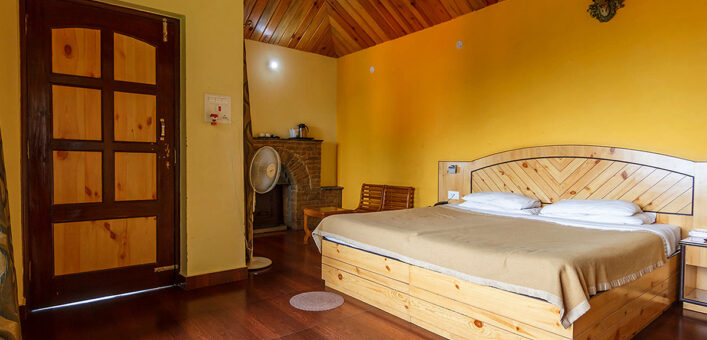 best-hotels-in-kausani-cottage-bedroom