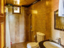 best-hotels-in-kausani-uttarakhand-room-washroom